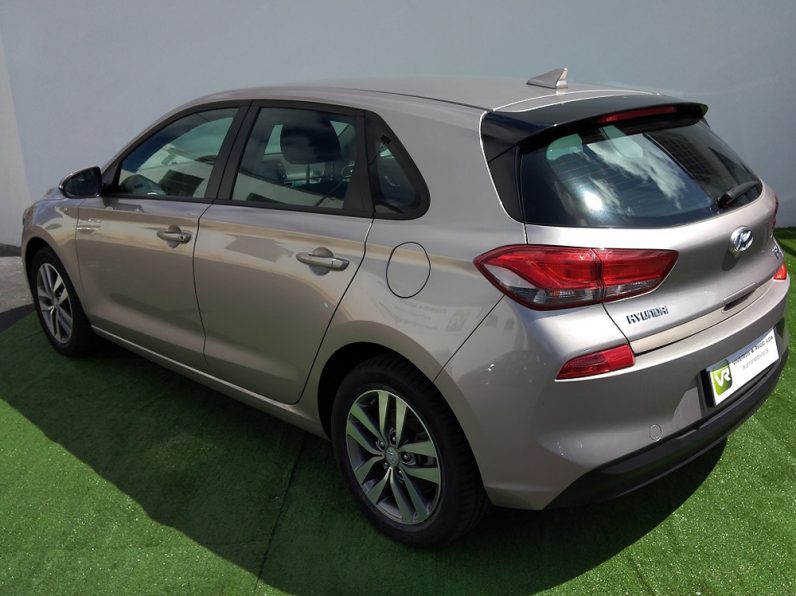Hyundai i30 Confort + NAV 1.0T – Gdi completo