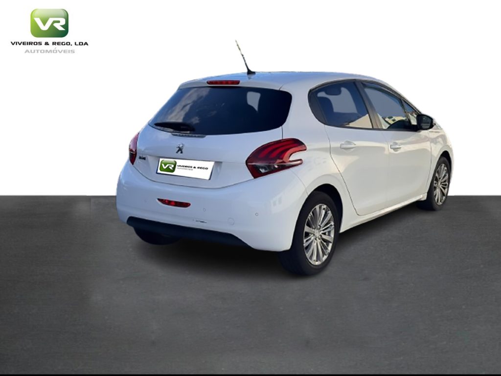 Peugeot 208 1.2 PureTech Signature, imagem 7 de 8 da viatura.