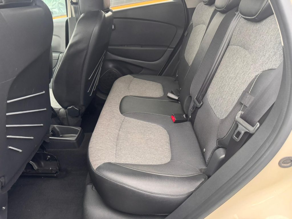 RENAULT CAPTUR 1.5 dCi EXCLUSIVE, imagem 7 de 10 da viatura.