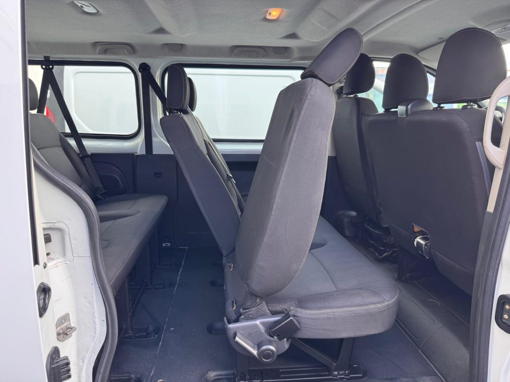 RENAULT TRAFIC III 1.6 DCi 9 LUGARES, imagem 5 de 10 da viatura.