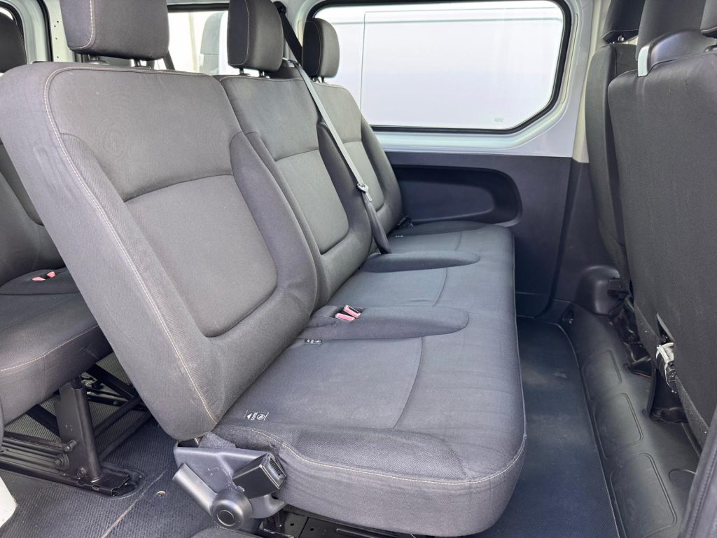 RENAULT TRAFIC III 1.6 DCi 9 LUGARES, imagem 6 de 10 da viatura.