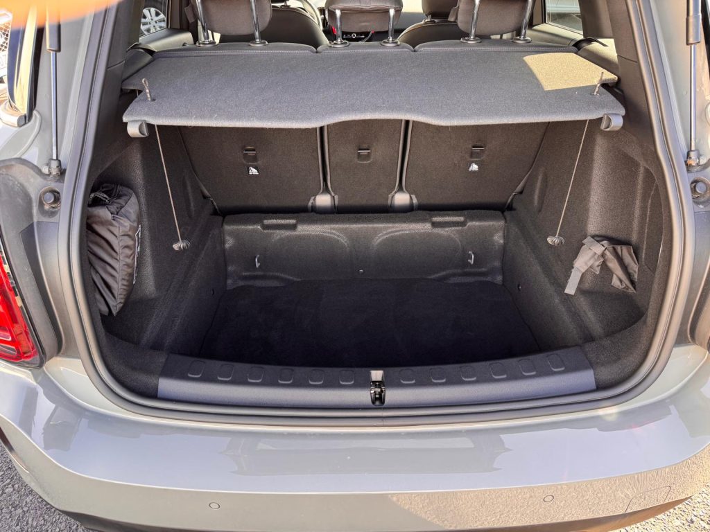 MINI COUNTRYMAN 1.5 ONE D, imagem 10 de 12 da viatura.