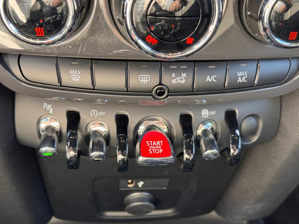 MINI COUNTRYMAN 1.5 ONE D, imagem 6 de 12 da viatura.