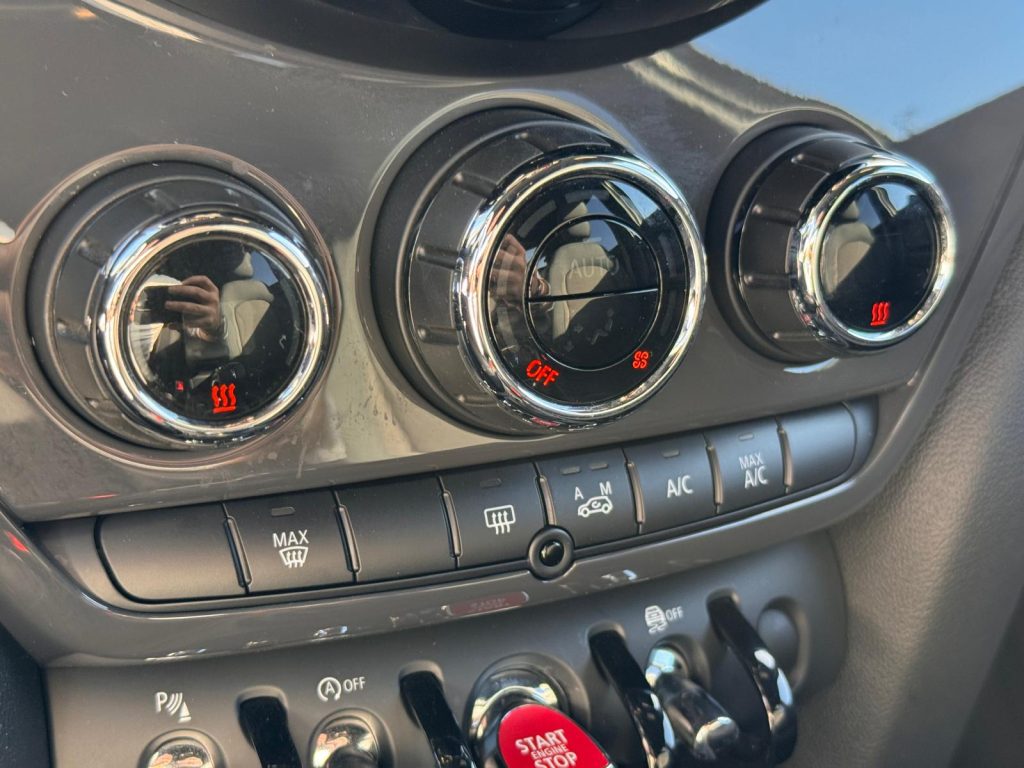 MINI COUNTRYMAN 1.5 ONE D, imagem 5 de 12 da viatura.