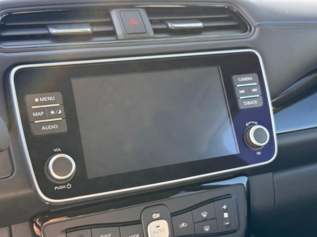 NISSAN LEAF 40 KWH N-CONNECTA, imagem 2 de 10 da viatura.