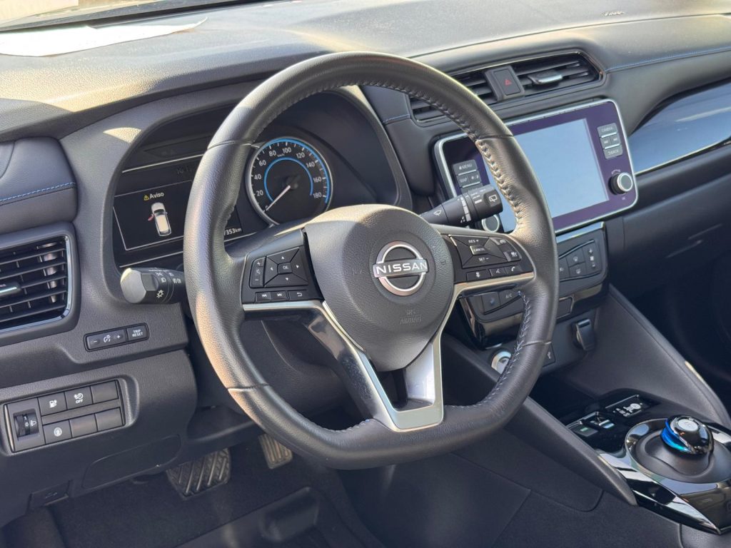 NISSAN LEAF 40 KWH N-CONNECTA, imagem 1 de 10 da viatura.