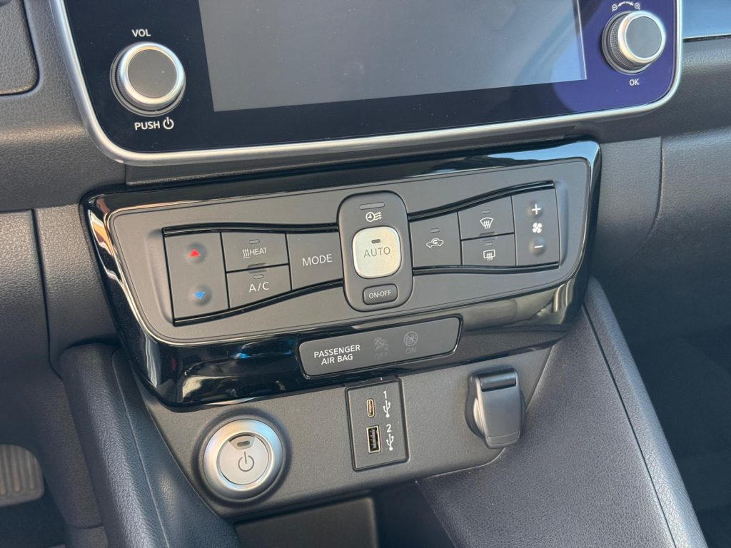 NISSAN LEAF 40 KWH N-CONNECTA, imagem 3 de 10 da viatura.