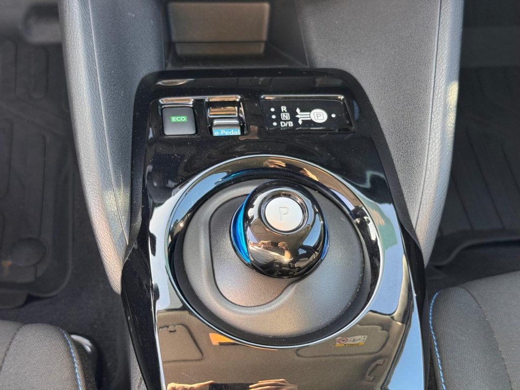 NISSAN LEAF 40 KWH N-CONNECTA, imagem 4 de 10 da viatura.