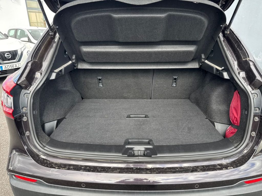 Nissan Qashqai 1.5 DCi N-Connecta + PM + RS + LED, imagem 9 de 19 da viatura.