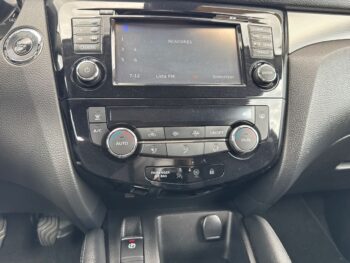 Nissan Qashqai 1.5 DCi N-Connecta + PM + RS + LED completo