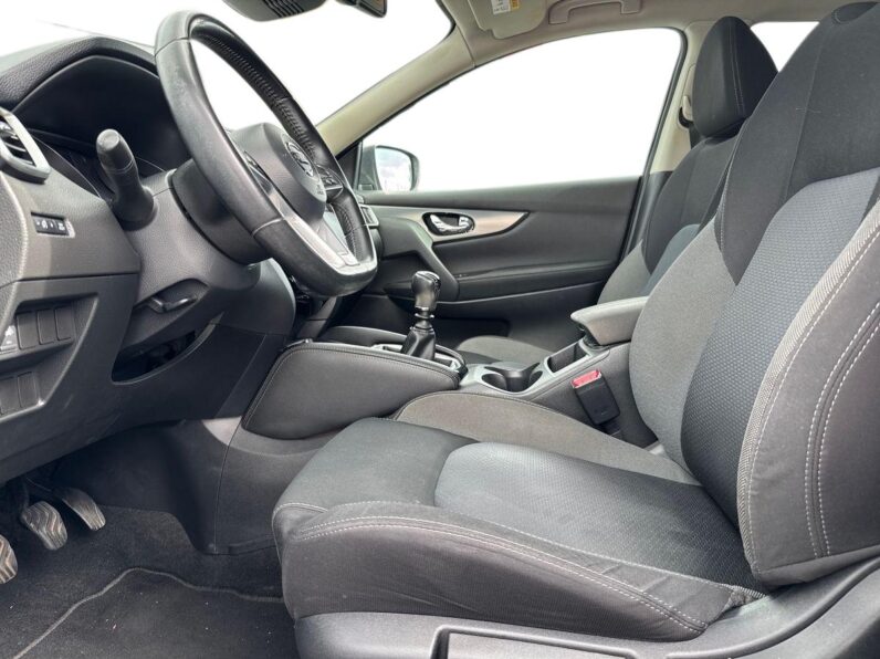 Nissan Qashqai 1.5 DCi N-Connecta + PM + RS + LED completo
