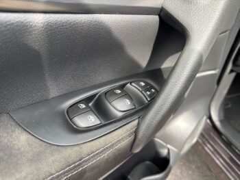 Nissan Qashqai 1.5 DCi N-Connecta + PM + RS + LED completo