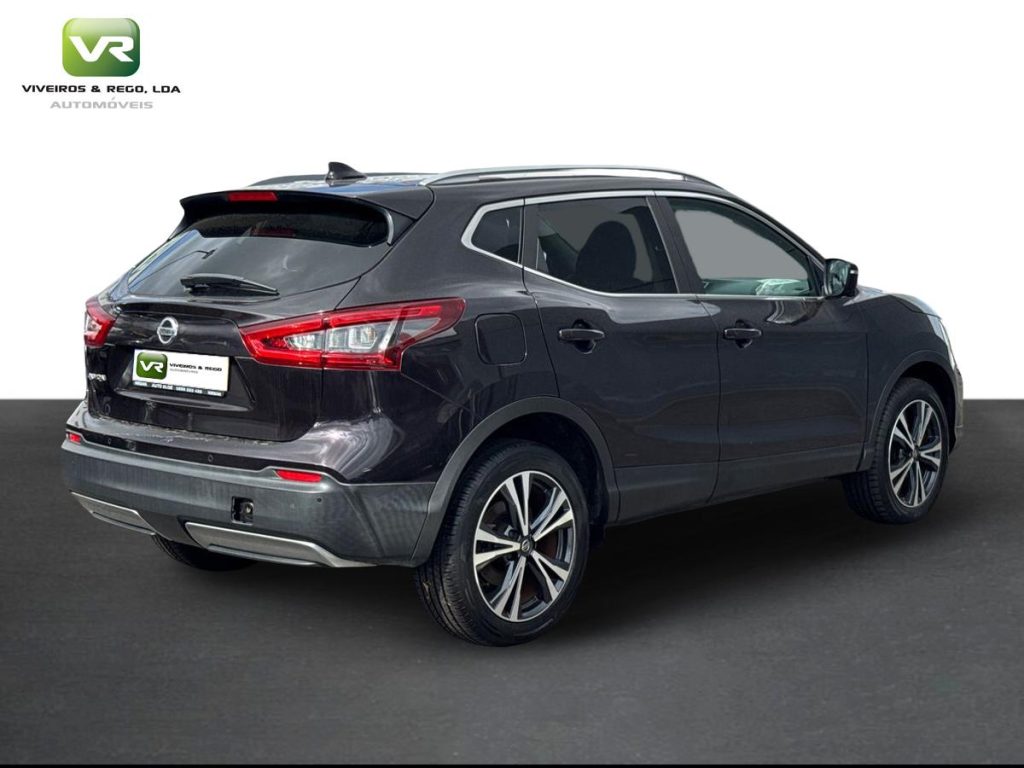 Nissan Qashqai 1.5 DCi N-Connecta + PM + RS + LED, imagem 4 de 19 da viatura.